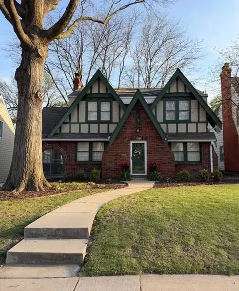 1233 W 72nd St, Kansas City, MO 64114