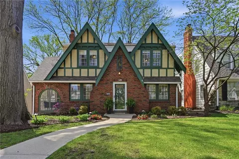 1233 W 72nd St, Kansas City, MO 64114