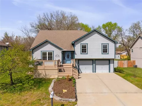 6900 E 138th St, Grandview, MO 64030