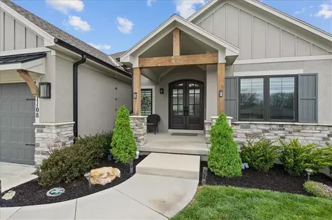 1108 Deer Run Dr, Greenwood, MO 64034