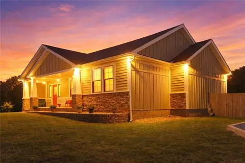 408 NW Rust Ct, Grain Valley, MO 64029