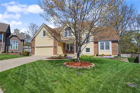 14371 S Twilight Ct, Olathe, KS 66062