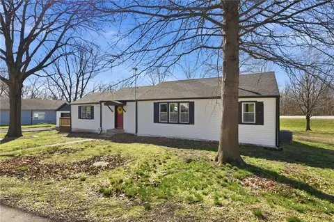Exterior - 401 W Main St, Freeman, MO 64746 photo 2 of 7