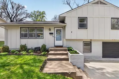 5318 Goodman Ln, Mission, KS 66202
