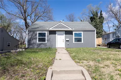 4714 Shawnee Dr, Kansas City, KS 66106