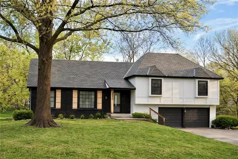 3510 NE Kingwood Pl, Lees Summit, MO 64064