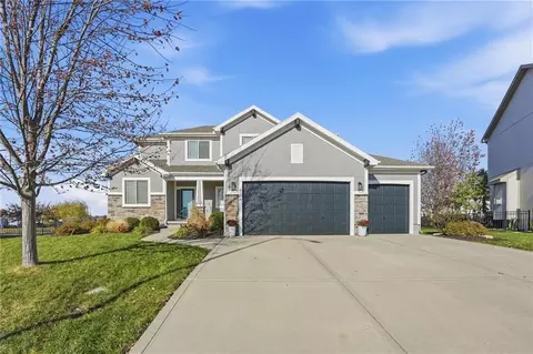 3106 SE 3rd Ter, Lees Summit, MO 64063
