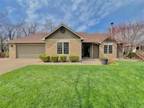 539 Bently Dr, Lawrence, KS 66049