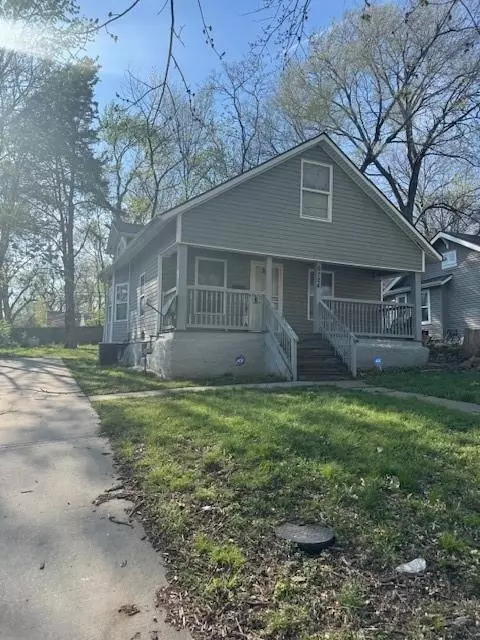 6724 Agnes Ave, Kansas City, MO 64132