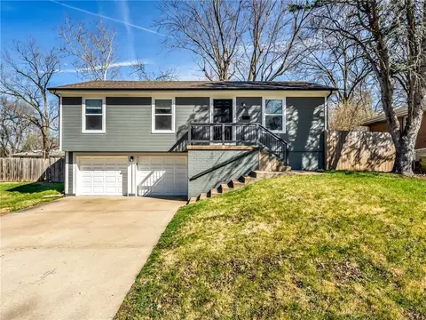 126 NW 4th St, Blue Springs, MO 64014