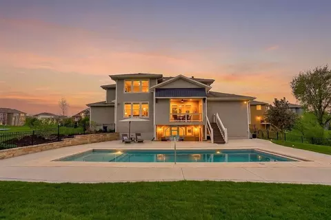 9900 W 152nd St, Overland Park, KS 66221