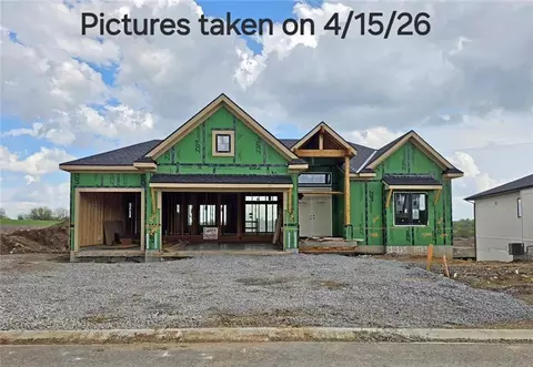 11263 S Sunray Dr, Olathe, KS 66061