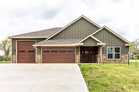 43 SW 150 Rd, Warrensburg, MO 64093