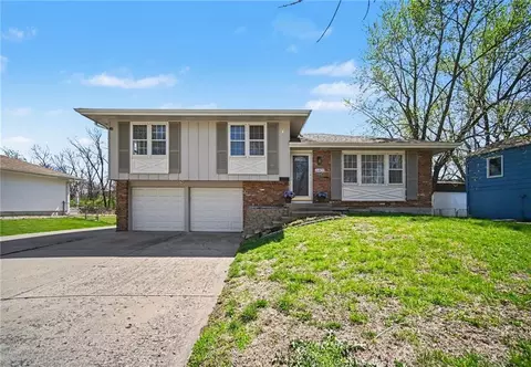 6403 E 120th Ter, Grandview, MO 64030