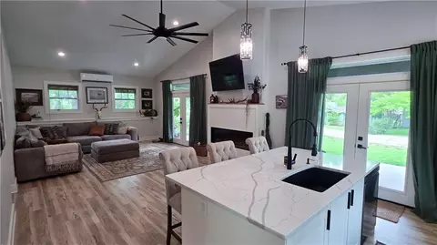 72 71 V St, Lake Lotawana, MO 64086