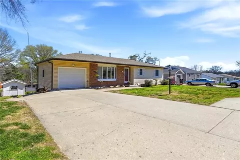 4305 Shrine Park Rd, Leavenworth, KS 66048
