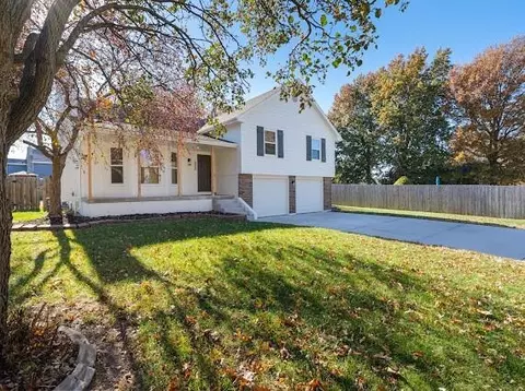 1225 Kenwood Dr, Lees Summit, MO 64064