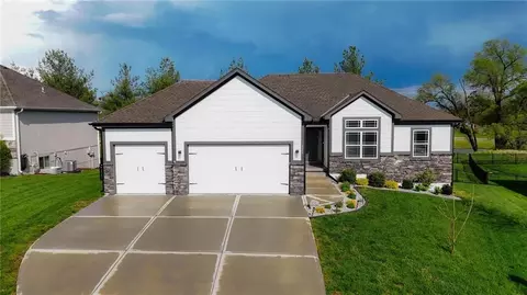 2209 Greenfield Ct, Kearney, MO 64060