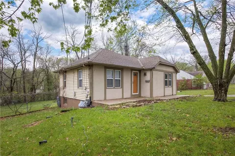 5521 Ash Ave, Raytown, MO 64133