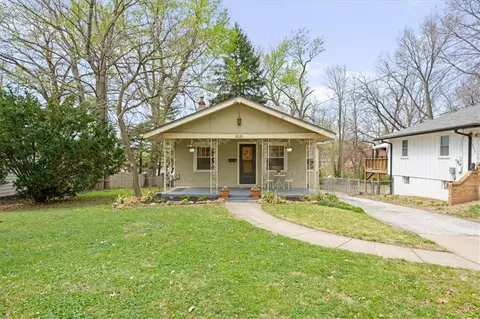 8330 Riggs St, Overland Park, KS 66212