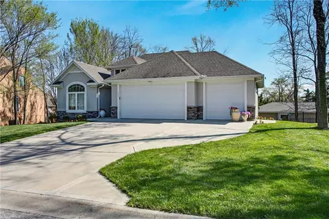 303 E 126th St, Kansas City, MO 64145