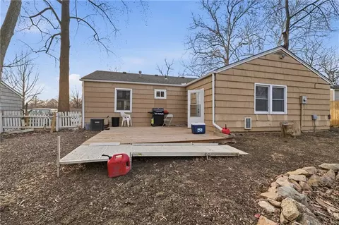 Exterior - 209 N Gilbert St, Independence, MO 64056 photo 4 of 4