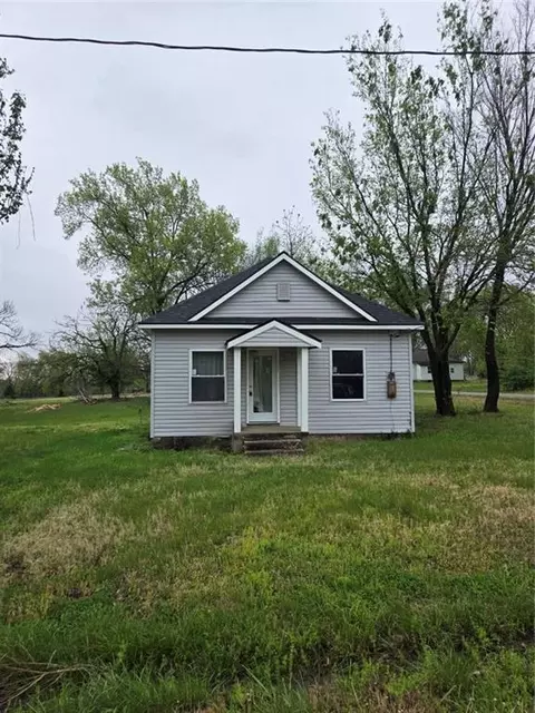 118 S Oak St, Mulberry, KS 66756