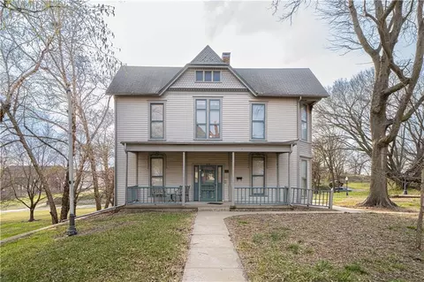 610 N 8th St, Saint Joseph, MO 64501