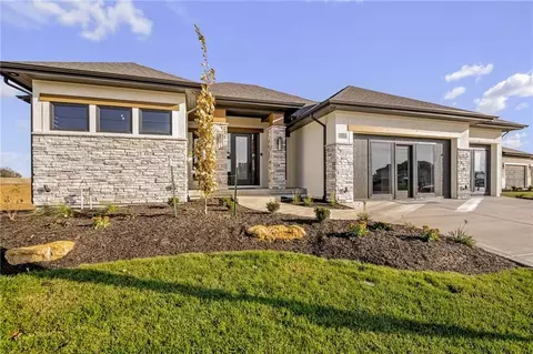 11535 S Sunray Dr, Olathe, KS 66061