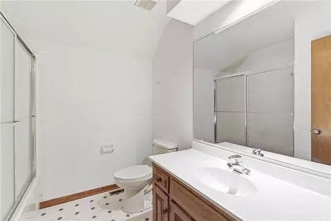 Bath - 7829 Caenen St, Lenexa, KS 66216 photo 4 of 5