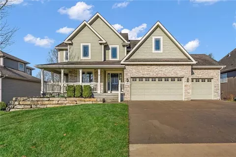 1119 Sawhill Dr, Lawrence, KS 66049