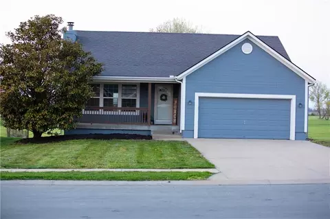 505 W 4th St, Wellsville, KS 66092