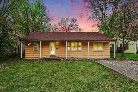 1005 E Cedar St, Olathe, KS 66061