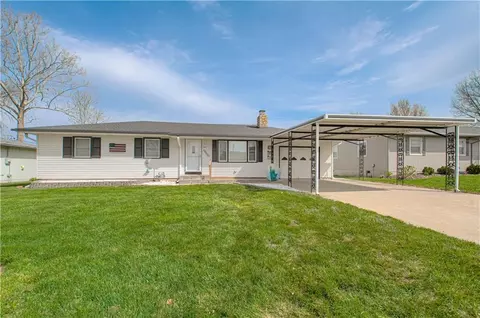 1214 Main St, Paola, KS 66071