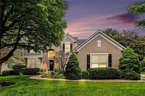 3541 W 143rd Ter, Leawood, KS 66224