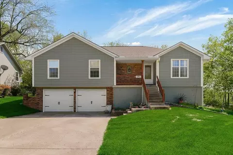 1901 Fairground Dr, Pleasant Hill, MO 64080