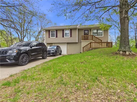 214 SE 51 Rd, Warrensburg, MO 64093