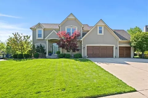 616 SW Trailpark Cir, Lees Summit, MO 64081