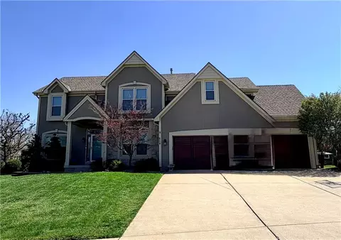 616 SW Trailpark Cir, Lees Summit, MO 64081