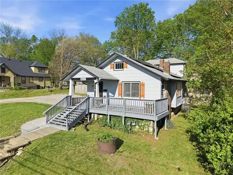 4927 Woodland Ave, Kansas City, MO 64110