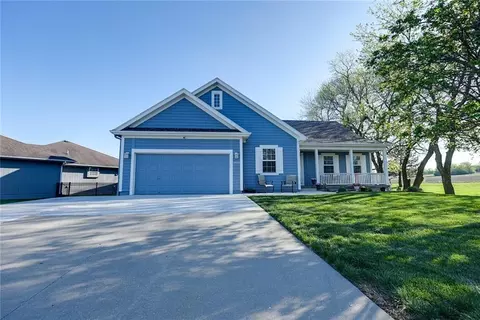 2010 Prairie Grass Dr, Raymore, MO 64083