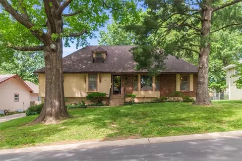 3908 Woodbury St, Independence, MO 64055