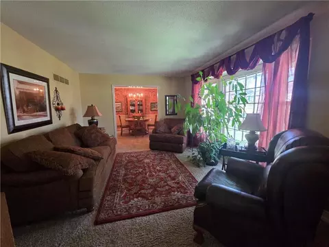 3908 Woodbury St, Independence, MO 64055