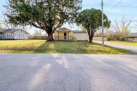 5112 Rinker Rd, Kansas City, MO 64129