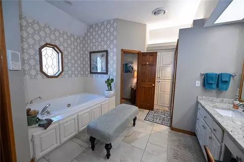 Bath - 304 Reavley Dr, Lamar, MO 64759 photo 1 of 7
