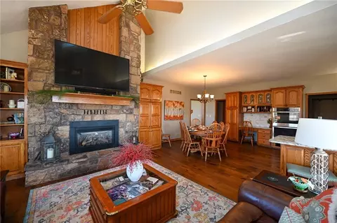 Living - 304 Reavley Dr, Lamar, MO 64759 photo 3 of 6