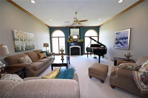 Living - 304 Reavley Dr, Lamar, MO 64759 photo 4 of 6