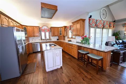 Kitchen - 304 Reavley Dr, Lamar, MO 64759 photo 1 of 3