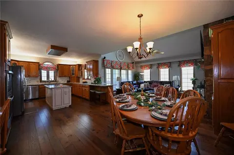 Dining - 304 Reavley Dr, Lamar, MO 64759 photo 5 of 5