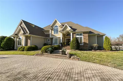Exterior - 304 Reavley Dr, Lamar, MO 64759 photo 8 of 8